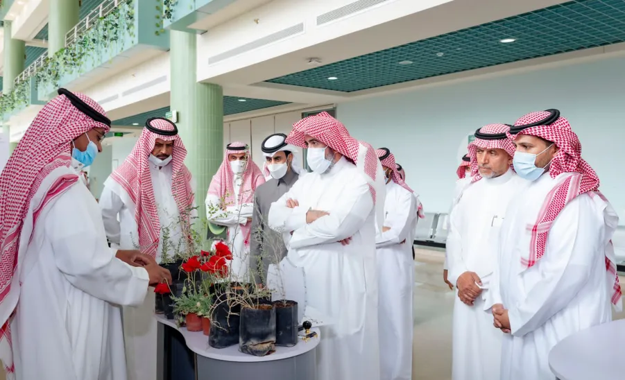 وكيل الجامعة يدشن فعاليات أسبوع البيئة بالجامعة - جامعة المجمعة 