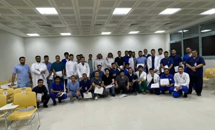 COLLEGE OF MEDICINE HOLDS A WORKSHOP ON SKILLS OF SURGICAL SUTURE  - جامعة المجمعة 