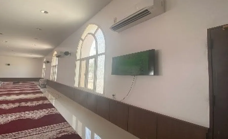 Installation of awareness-raising screens in university housing
 - شاشات توعوية بالإسكان 1
