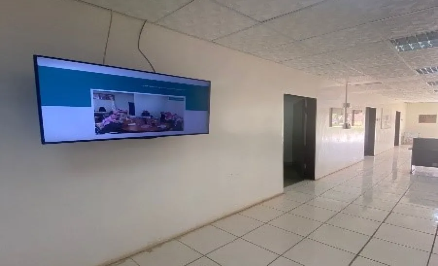 Installation of awareness-raising screens in university housing
 - شاشات توعوية بالإسكان 2
