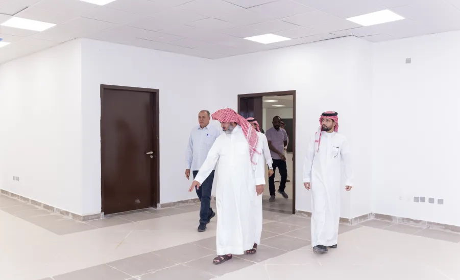 A TOUR OF INSPECTION BY VICE-RECTOR TO SUPPORTING BUILDINGS AT MAIN CAMPUS
 -  جامعة المجمعة