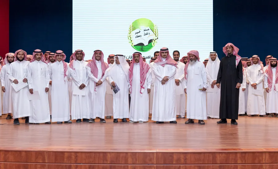 MU RECTOR PATRONIZING A CLOSING CEREMONY FOR MARRAIGE EDUCATION PROGRAM
 -  جامعة المجمعة 
