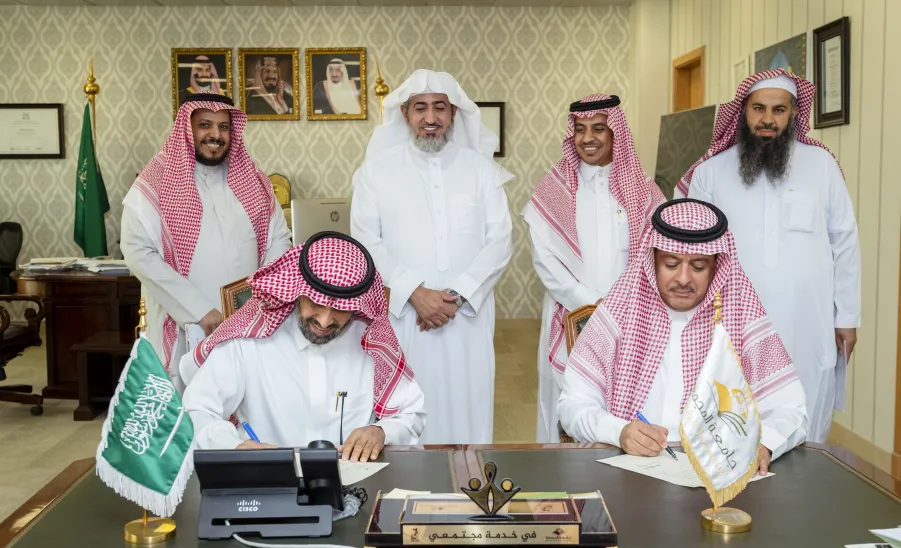 MU VICE-RECTOR SIGNS A MOU IN TRAINING FOR THE UNIVERSITY STAFF - جامعة المجمعة 