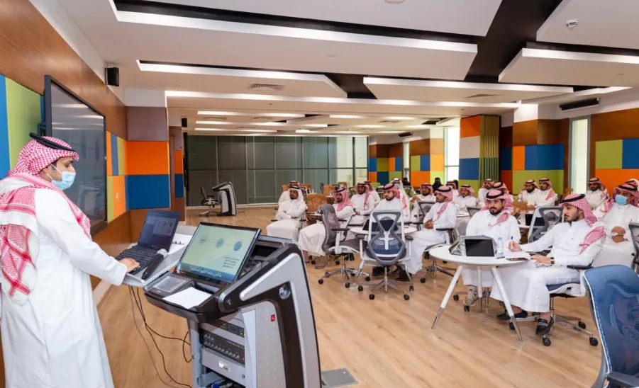 Office of Initiatives Management and Vision Realization holds a workshop on the manual to link the identity of the Kingdom 2030
 - جامعة المجمعة
