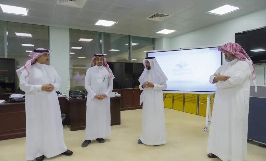 MU RECTOR VISITS DEANSHIP OF IT AND LAUNCHES MULTIPLE E-SYSTEMS
 -  جامعة المجمعة 