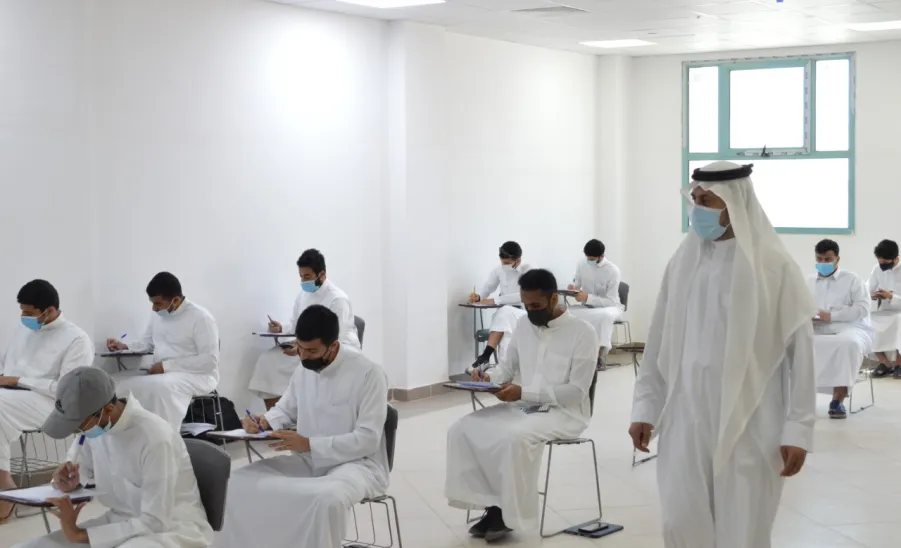 بتوجيه من رئيس الجامعة : وكيل الجامعة للشؤون التعليمية يزور كليات الجامعة ويطلع على انتظام سير العملية التعليمية في شهر رمضان المبارك - جامعة المجمعة 
