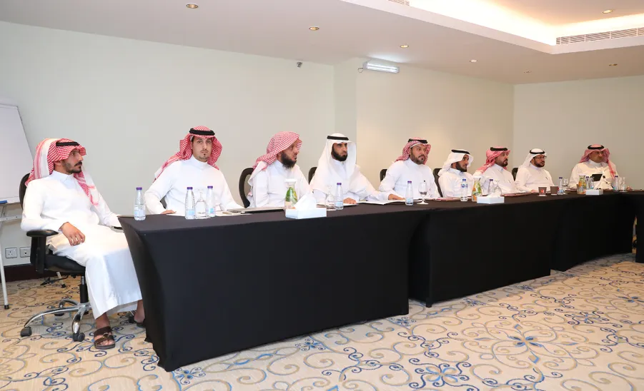 خلال ملتقى الفصول الثلاثة... رئيس الجامعة يؤكد أهمية التركيز على البرامج النوعية ورفع مستويات كفاءة التأهيل للرخص المهنية - جامعة المجمعة