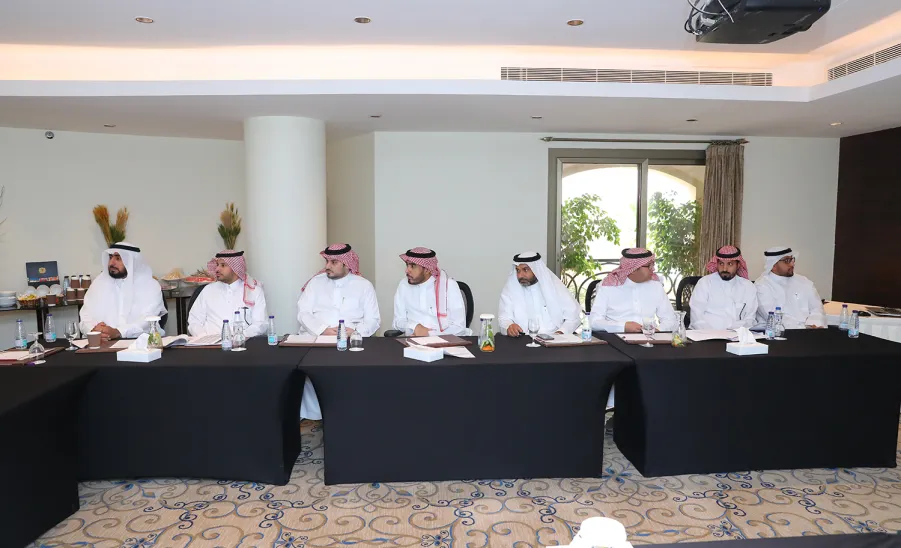 خلال ملتقى الفصول الثلاثة... رئيس الجامعة يؤكد أهمية التركيز على البرامج النوعية ورفع مستويات كفاءة التأهيل للرخص المهنية - جامعة المجمعة
