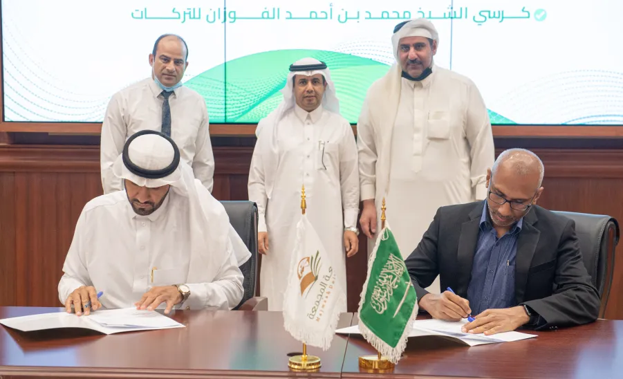 وكيل الجامعة للدراسات العليا والبحث العلمي يرعى توقيع عقدين بحثيين لكرسي الشيخ عبدالله بن عبدالمحسن التويجري للأبحاث التطبيقية لحالات الجلطات الدماغية - جامعة المجمعة