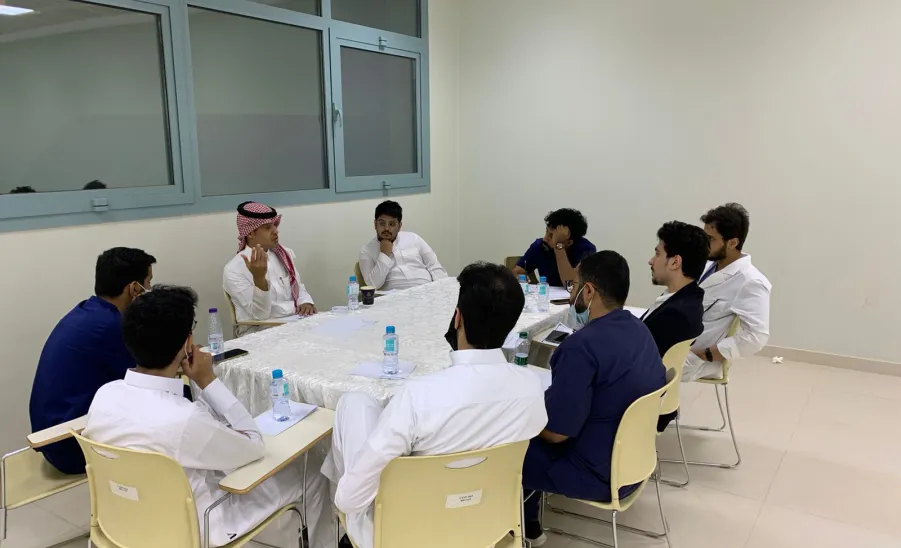 كلية الطب تقيم ورشة عمل للطلاب والطالبات بعنوان : المهارات الإكلينيكية للممارس الطبي المميز - aa
