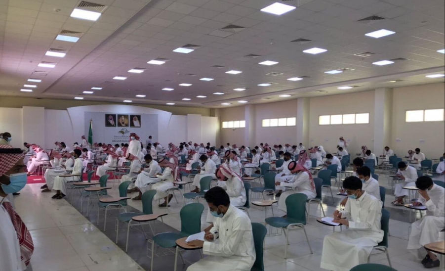 "الإدارة" تُكثف تطبيق الإجراءات الوقائية لكليات الجامعة