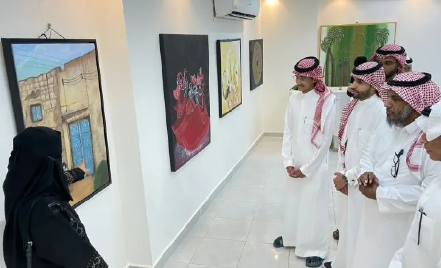 ضمن الأنشطة الصيفية.. عدد من طلاب الجامعة يزورون الجمعية السعودية للفنون التشكيلية - 02.22..