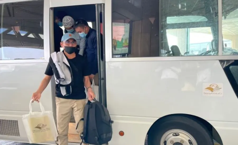 Transporting scholarship students to airports
 - منح4