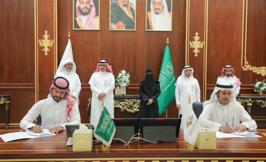 EMPLOYMENT AND ALUMNI AFFAIRS CENTER SIGNS AGREEMENTS WITH MAJMAAH MUNICIPALITY AND OTHER SECTORS - جامعة المجمعة 