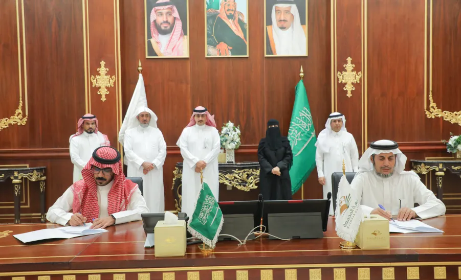 EMPLOYMENT AND ALUMNI AFFAIRS CENTER SIGNS AGREEMENTS WITH MAJMAAH MUNICIPALITY AND OTHER SECTORS
 -  اتفاقيات مركز الخريجين