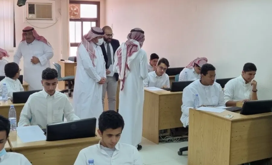 الكلية التطبيقية تستضيف طلاب إدارة التعليم لتنفيذ الاختبار الدولي ( PISA ) - جامعة المجمعة 