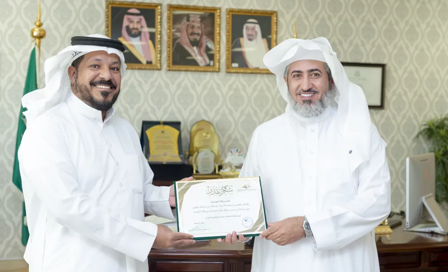 Mr. Abdelelah Al-Mutairi honored by the vice-rector  -  وكيل الجامعة يكرّم الأستاذ عبدالاله المطيري على جهوده خلال فترة عمله بوكالة الجامعة