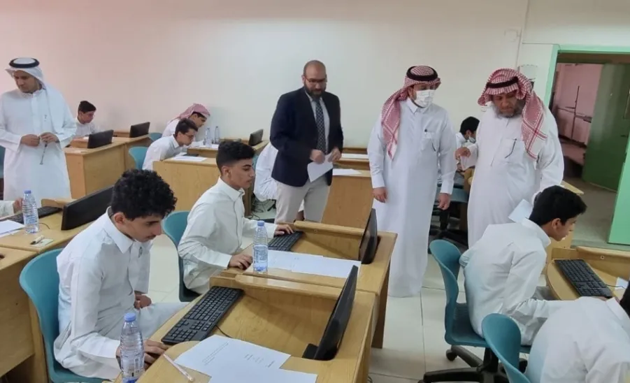 الكلية التطبيقية تستضيف طلاب إدارة التعليم لتنفيذ الاختبار الدولي ( PISA ) - جامعة المجمعة 
