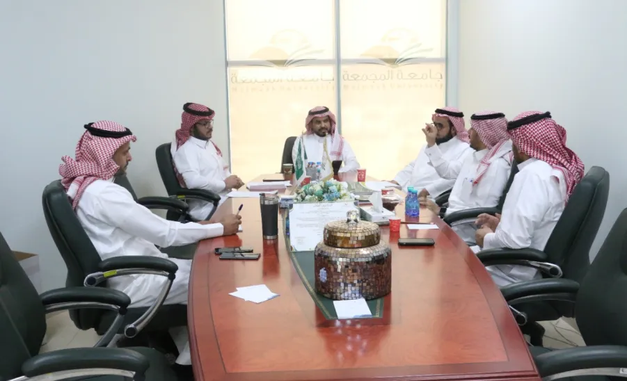 Student Fund Board of Directors holds 8th session for academic year 1443
 - 3