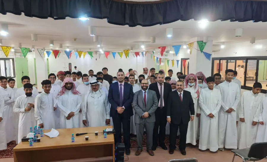 INTRODUCTORY PROGRAM HELD BY APPLIED COLLEGE AT PUBLIC SCHOOLS - جامعة المجمعة 