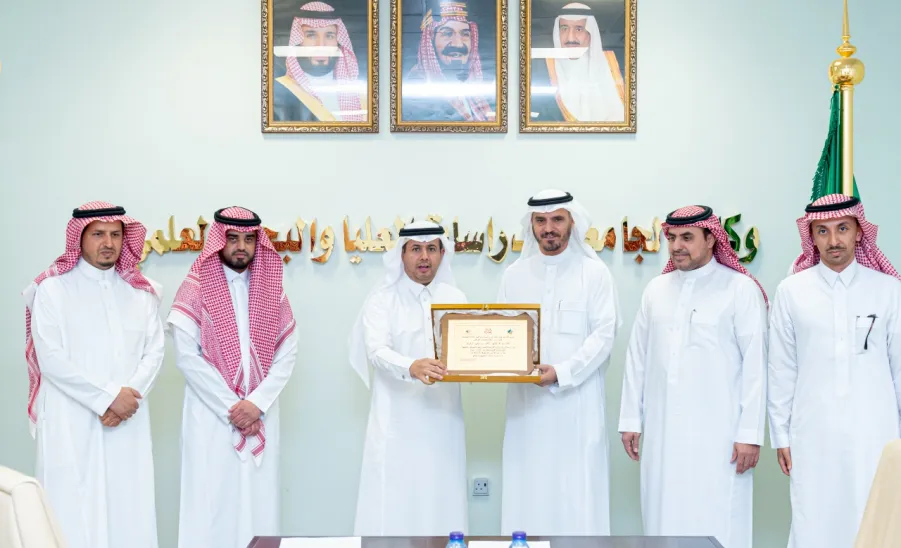 د . الرميح يرعى توقيع اتفاقية أكاديمية بين الجامعة وكليات عنيزة الأهلية - جامعة المجمعة