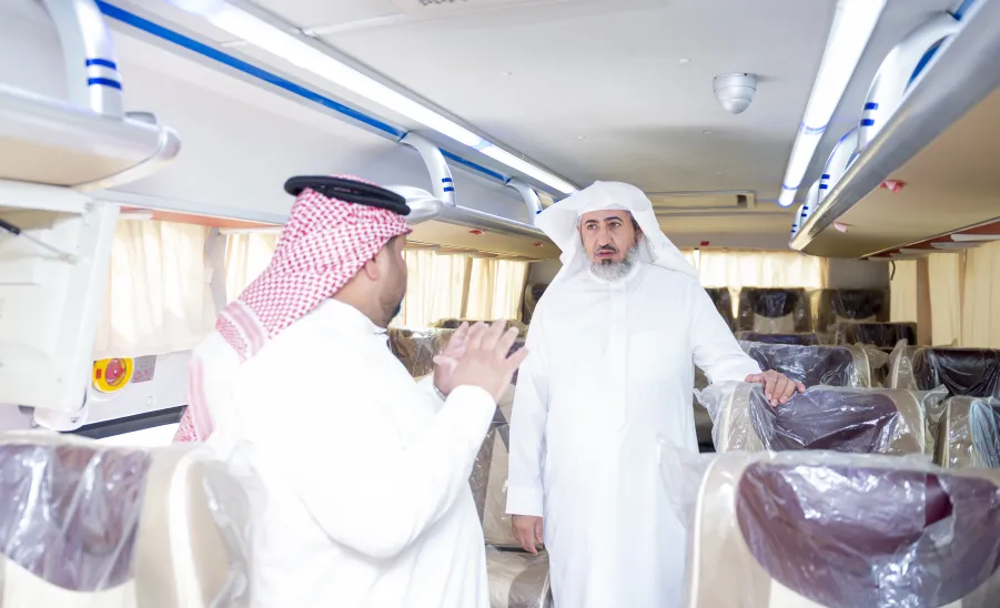 THE VICE-RECTOR INSPECTS THE UNIVERSITY TRANSPORT SITES
 -  تفقد عدد من مواقع حافلات نقل الطالبات