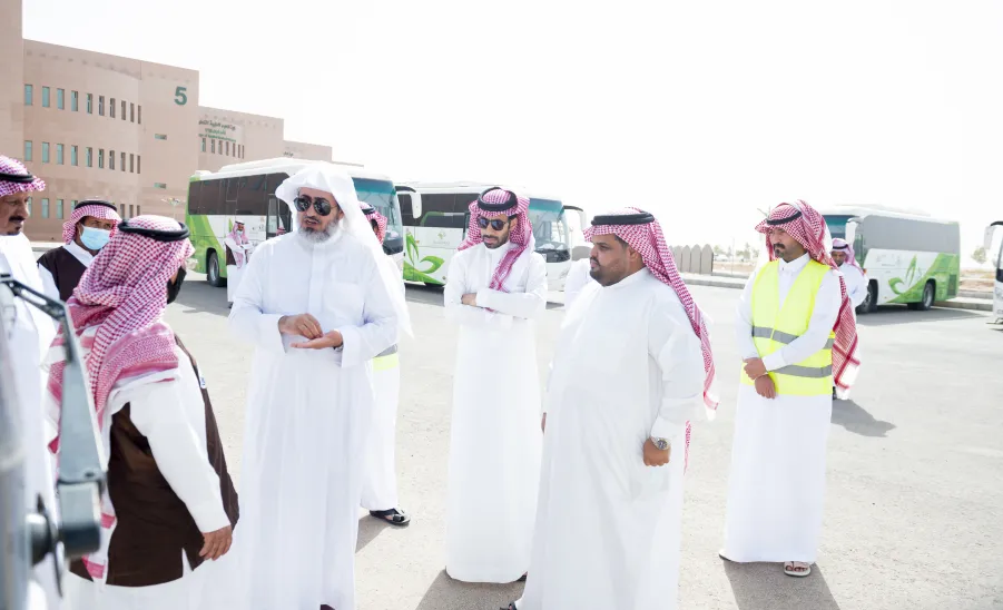 THE VICE-RECTOR INSPECTS THE UNIVERSITY TRANSPORT SITES
 -  تفقد عدد من مواقع حافلات نقل الطالبات