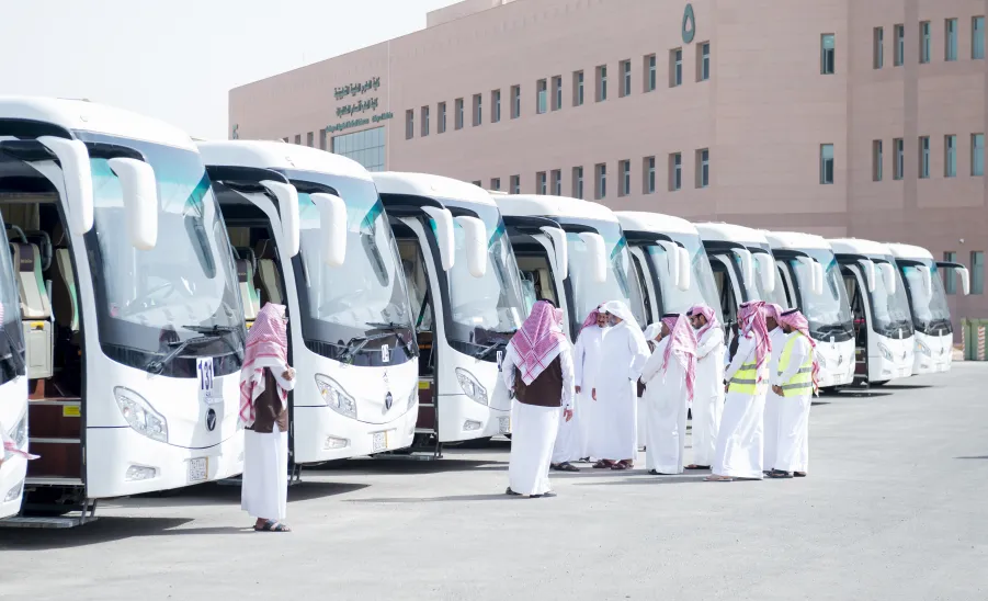 THE VICE-RECTOR INSPECTS THE UNIVERSITY TRANSPORT SITES
 -  تفقد عدد من مواقع حافلات نقل الطالبات