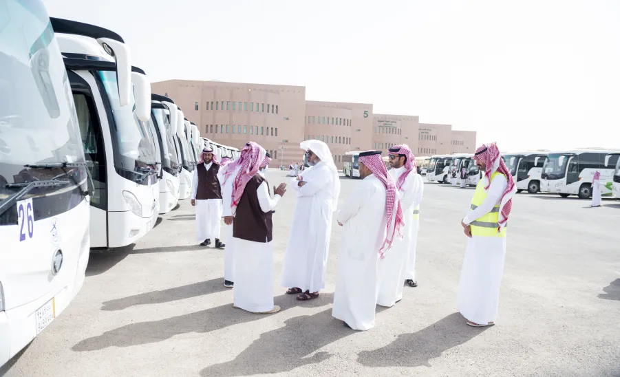 THE VICE-RECTOR INSPECTS THE UNIVERSITY TRANSPORT SITES
 -  تفقد عدد من مواقع حافلات نقل الطالبات