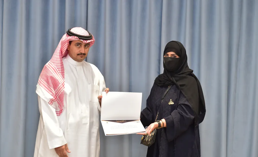 الجامعة تقيم حفل تكريم للعاملين في جناح الجامعة المشارك في المؤتمر والمعرض الدولي للتعليم 2022م  - جامعة المجمعة 