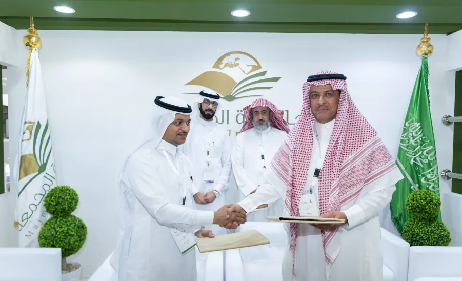 MU signs an agreement with Prince Muqrin University  -  خلال المؤتمر والمعرض الدولي للتعليم جامعة المجمعة توقع اتفاقية تعاون مع جامعة الأمير مقرن بن عبد العزيز
