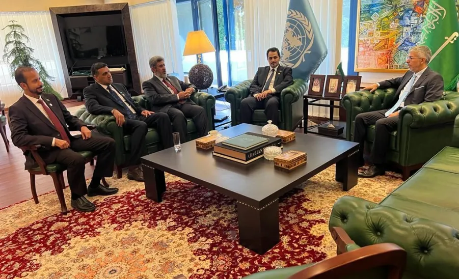 MU RECTOR SIGNS AGREEMENT WITH UNITAR - جامعة المجمعة