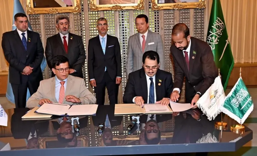 MU RECTOR SIGNS AGREEMENT WITH UNITAR - جامعة المجمعة
