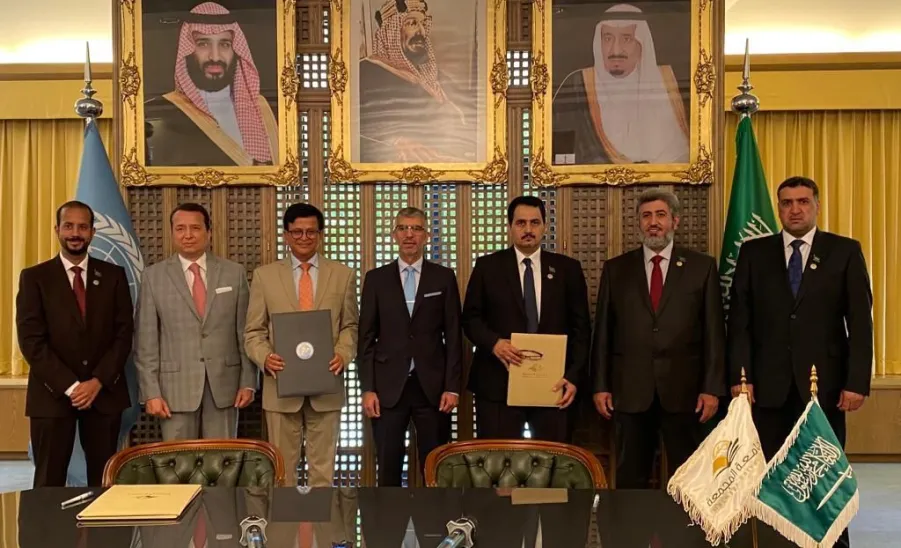 MU RECTOR SIGNS AGREEMENT WITH UNITAR - جامعة المجمعة