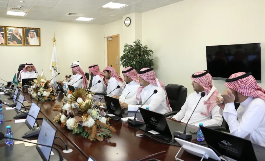 فريق عمل منسوبي إدارة المشتريات بالإدارة العامة للشؤون الإدارية والمالية يحصلون على الفئة الثانية من البرنامج التحفيزي لمنسوبي المشتريات الحكومية - جامعة المجمعة 