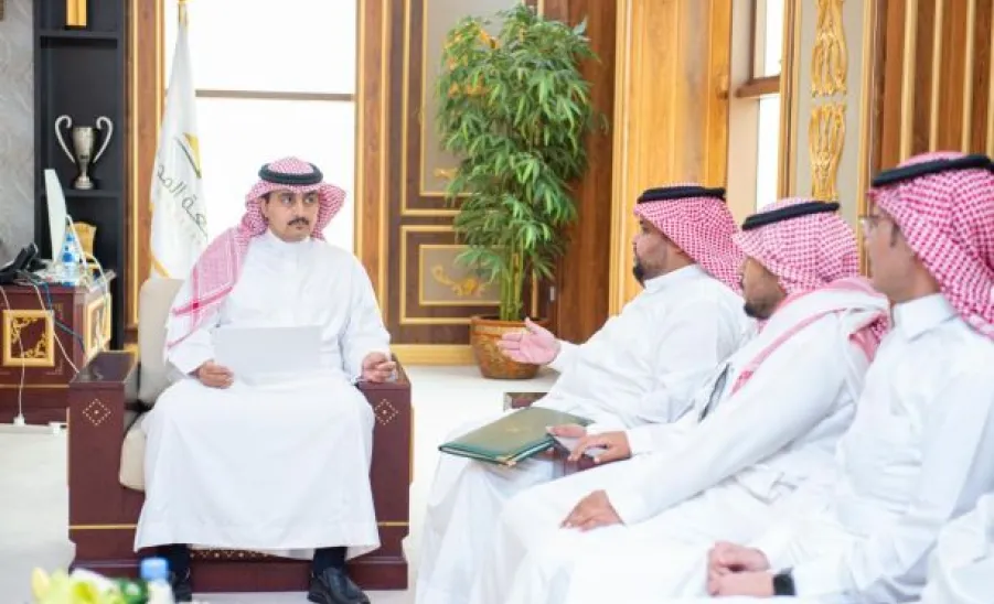 رئيس الجامعة يستقبل الإدارة العامة للخدمات ويطلع على الخطة التنفيذية للإعمال الخدمية للعام الجامعي القادم - رلارلا.0.0