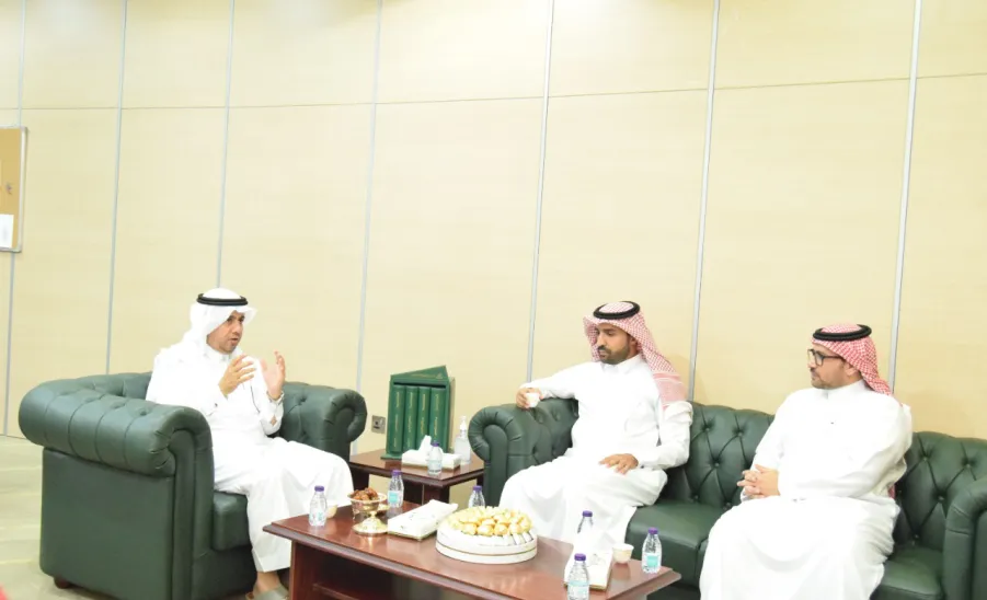 MU VICE-RECTOR FOR GRADUATE STUDIES CONDUCTS A TOUR OF INSPECTION TO DEANSHIP OF SCIENTIFIC RESEARCH AND RESEARCH CENTERS - جامعة المجمعة