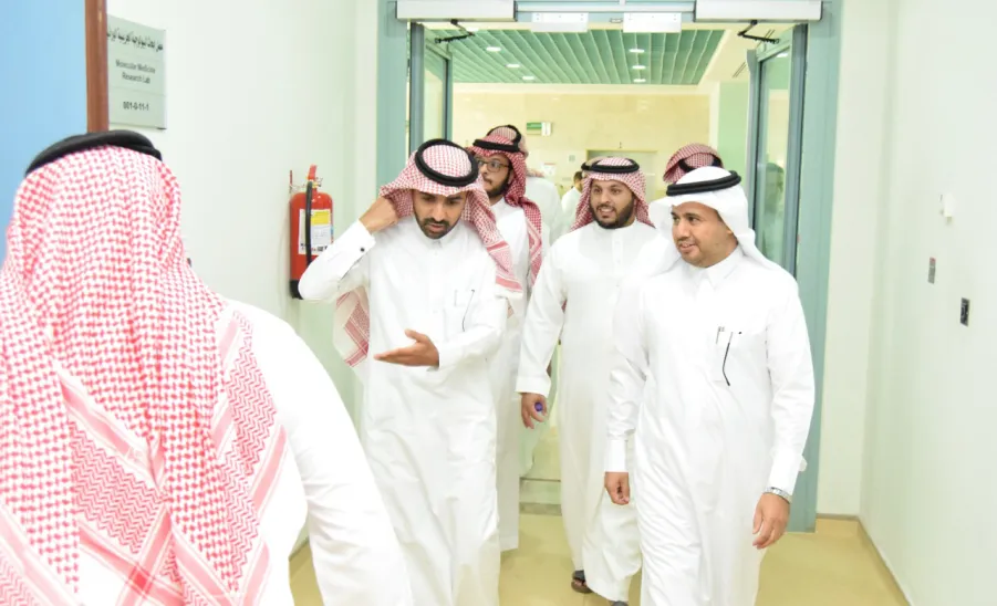 MU VICE-RECTOR FOR GRADUATE STUDIES CONDUCTS A TOUR OF INSPECTION TO DEANSHIP OF SCIENTIFIC RESEARCH AND RESEARCH CENTERS - جامعة المجمعة