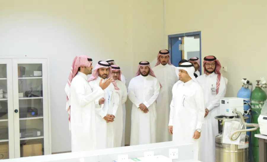 MU VICE-RECTOR FOR GRADUATE STUDIES CONDUCTS A TOUR OF INSPECTION TO DEANSHIP OF SCIENTIFIC RESEARCH AND RESEARCH CENTERS - جامعة المجمعة