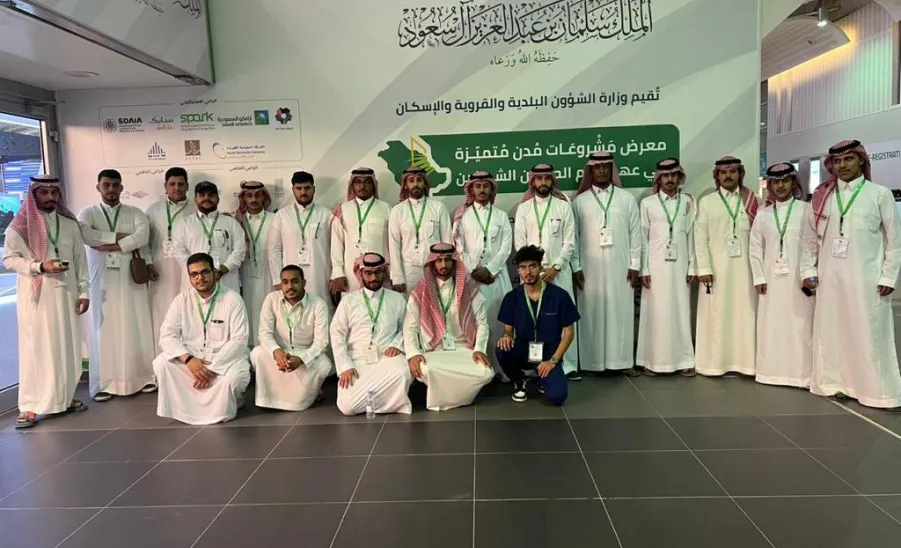 MU students visit an exhibition
 - 4