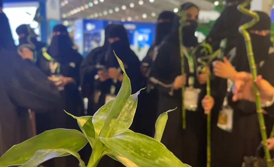 MU students visit an exhibition
 - 6
