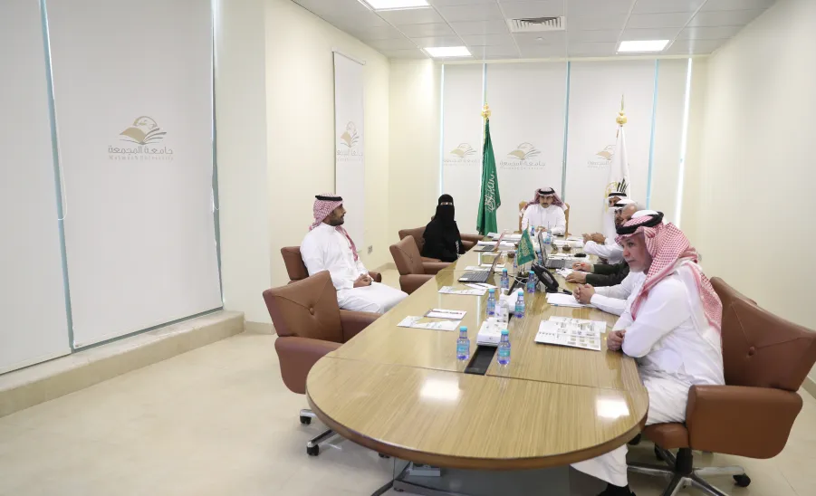 في إطار الجولات الميدانية : رئيس الجامعة يزور عمادة الجودة وتطوير المهارات  - جامعة المجمعة