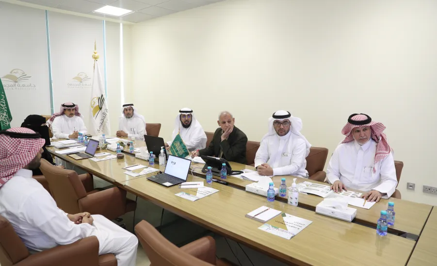 في إطار الجولات الميدانية : رئيس الجامعة يزور عمادة الجودة وتطوير المهارات  - جامعة المجمعة