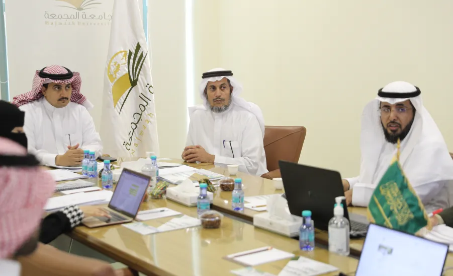 في إطار الجولات الميدانية : رئيس الجامعة يزور عمادة الجودة وتطوير المهارات  - جامعة المجمعة