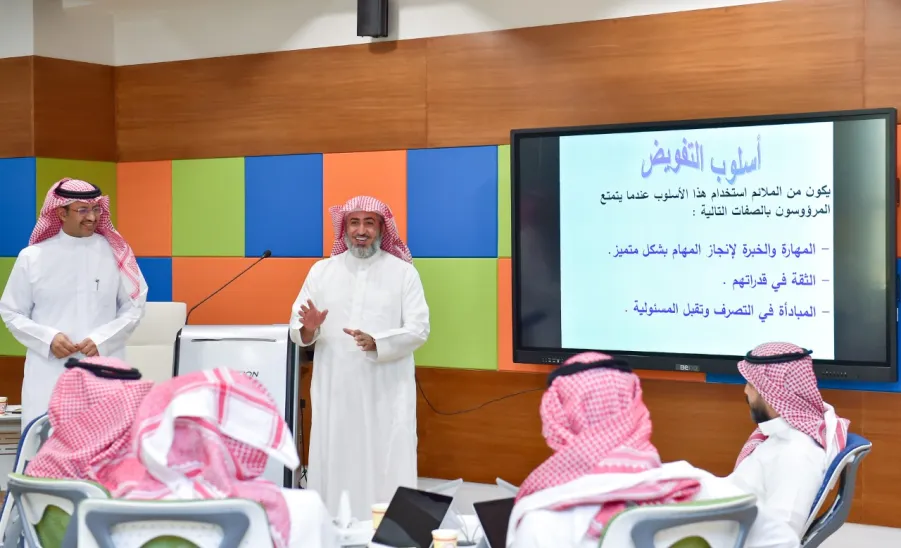 VICE-RECTOR OVERSEES COURSES OFFERED BY INSTITUE OF PUBLIC ADMINISTRATION AT MU
 -  جامعة المجمعة