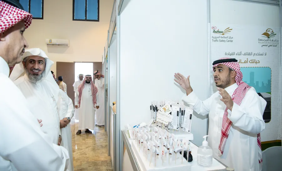 MU VICE-RECTOR LAUNCHES ROAD SAFETY AWARENESS EXHIBITION  - جامعة المجمعة 