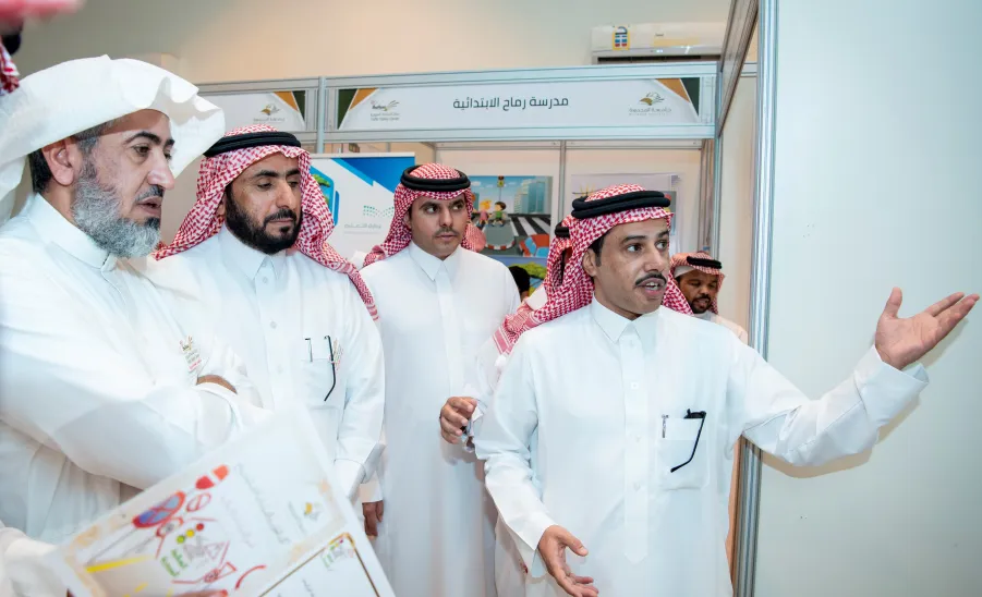 MU VICE-RECTOR LAUNCHES ROAD SAFETY AWARENESS EXHIBITION  - جامعة المجمعة 