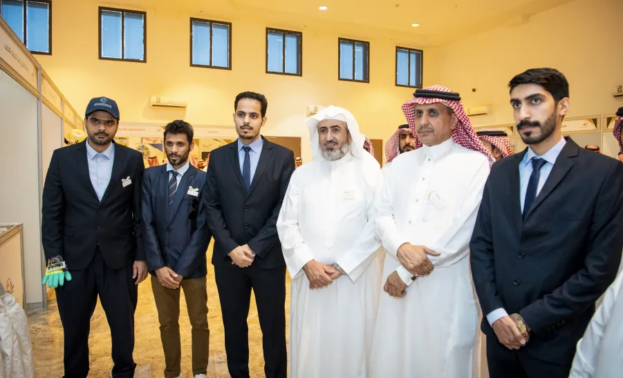MU VICE-RECTOR LAUNCHES ROAD SAFETY AWARENESS EXHIBITION  - جامعة المجمعة 