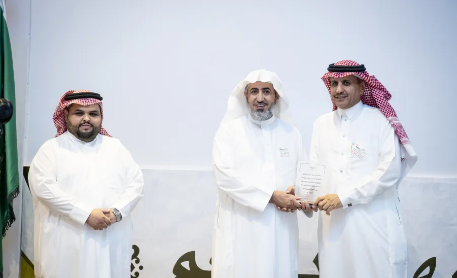 MU VICE-RECTOR LAUNCHES ROAD SAFETY AWARENESS EXHIBITION  - جامعة المجمعة 