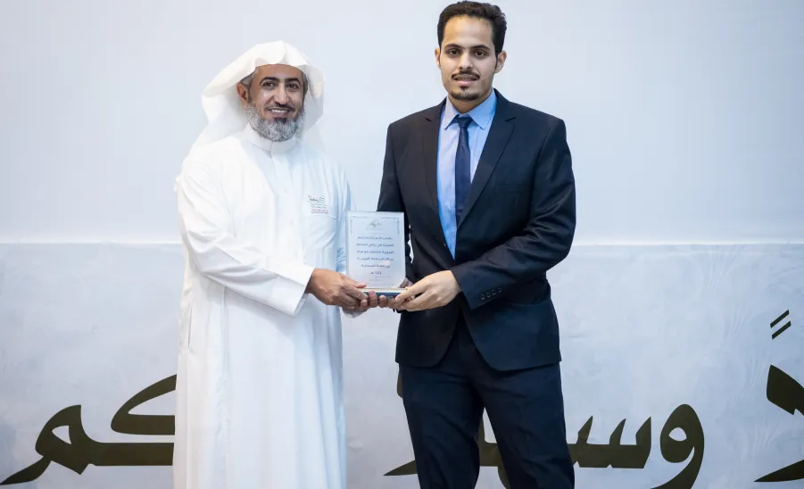 MU VICE-RECTOR LAUNCHES ROAD SAFETY AWARENESS EXHIBITION  - جامعة المجمعة 